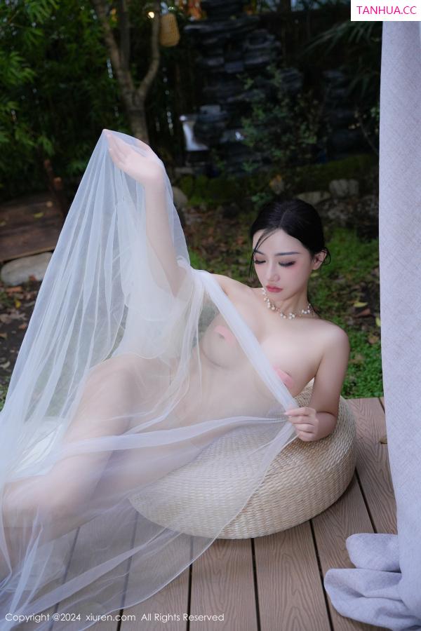   [XiuRen]高清写真图 2024.09.03 No.9105 妙可可Cheese 美腿性感第19张图片